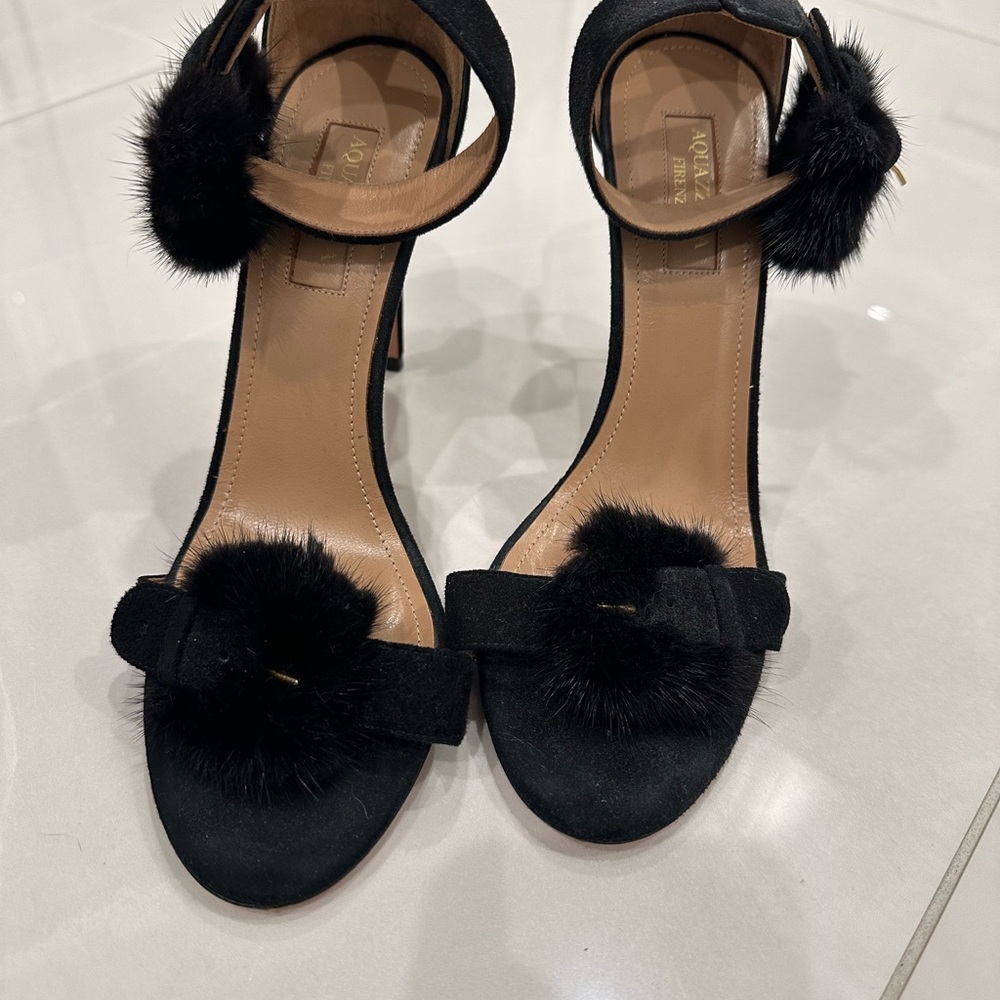 Aquazzura Firenze Sinatra
Black Sandals
Mink Fur
Size 37.5
Gently Used
No Box